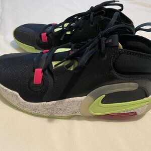 Kids Nike Tennis Shoes-Size 6